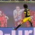 Bürki e Witsel garantem vitória suada do líder Borussia Dortmund em Leipzig; Gladbach e Frankfurt vencem