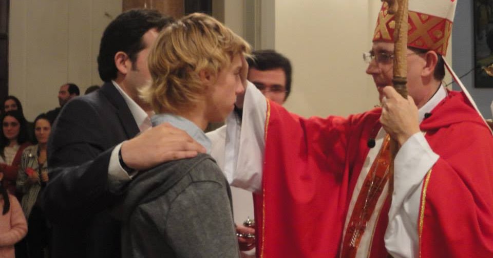 Orar Evangelizando 207. ¿ Quién puede administrar la Confirmación?CATEQUESIS Orar Evangelizando 207. ¿ Quién puede administrar la Confirmación?CATEQUESIS