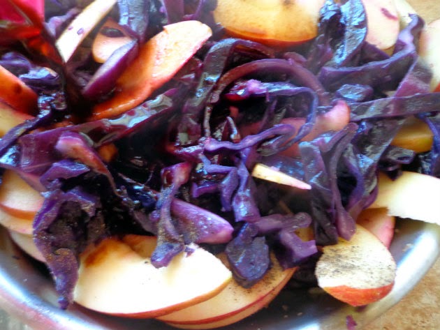 braise red cabbage, apples and blsamic vinegar