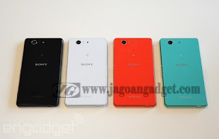 Pilihan Warna Sony Xperia Z3 Compact ada 4 pilihan warna yaitu hitam, putih, merah, biru.