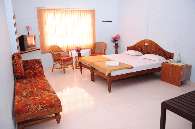 budget accommodation in thekkady, best 2 star hotel in thekkady, good hotels near kumily town