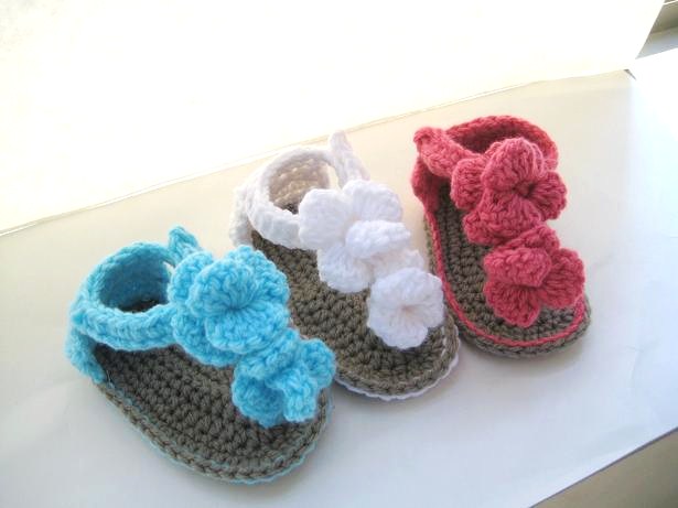 knitnscribble: Crochet and knit stay on baby booties free pattern
