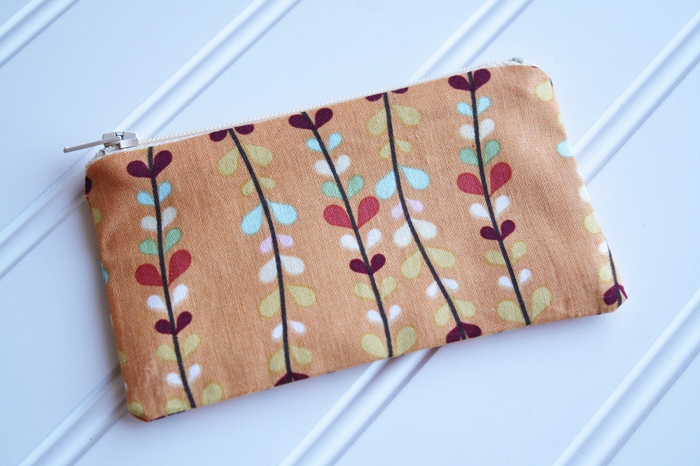 Simple Lined Zippered Pouch Tutorial