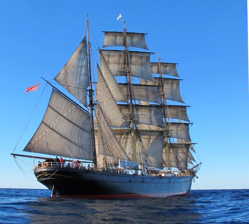 Пассажирский корабль на белом фоне. Парусник star clipper. Celestyal crystal. Корабль на букву д. Экспедиция под парусами.