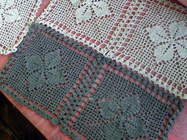 Detail of free table mat crochet pattern.