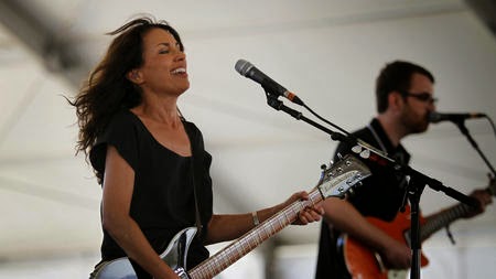 Stagecoach Festival: Stagecoach 2014: Susanna Hoffs Talks About Old