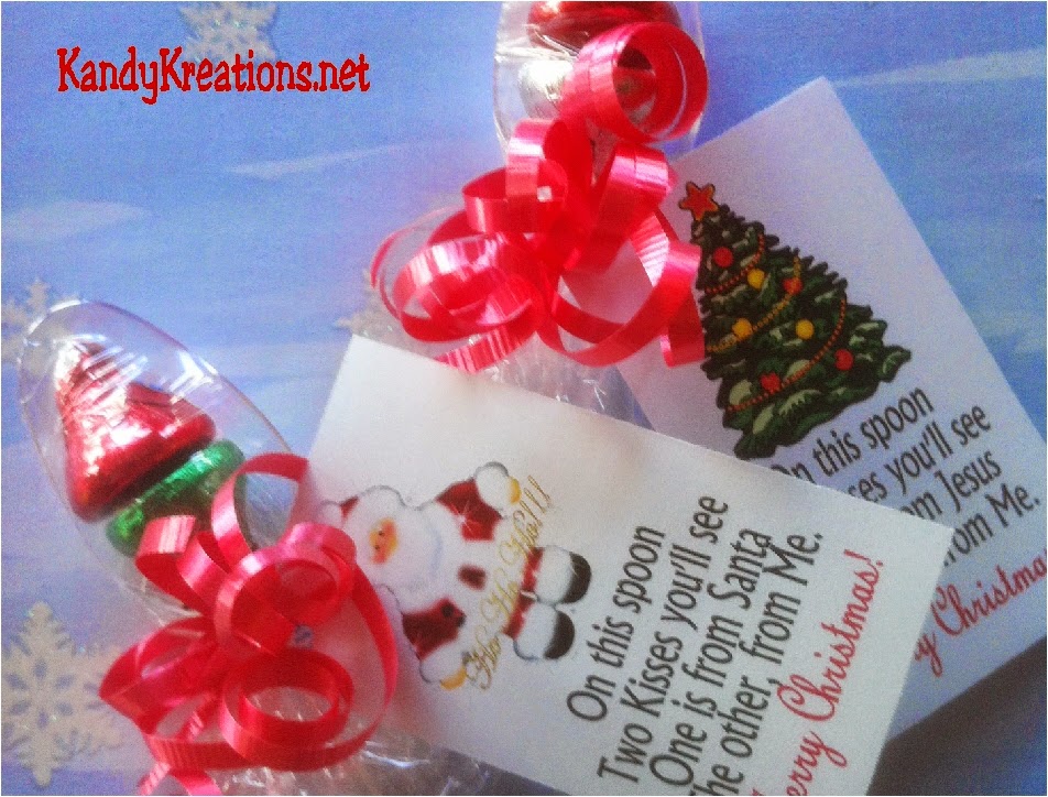 Are you looking for an easy and sweet gift idea for your class or friends? This Christmas spoon is a quick gift that you can give using a spoon, Hershey kisses, and these cute poem printables.  Poem works for both Santa and Jesus depending upon your gift giving needs.