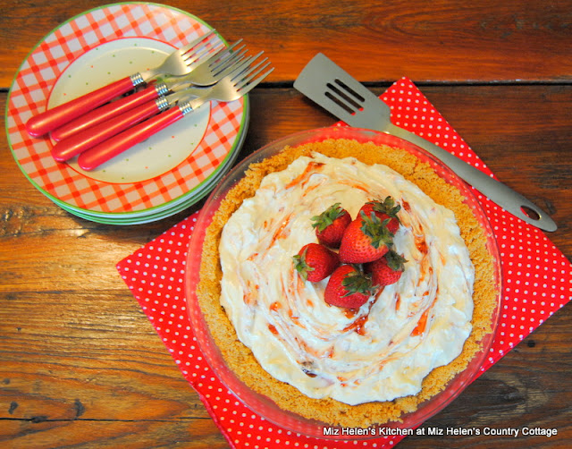 Strawberry Limeade Pie at Miz Helen's Country Cottage