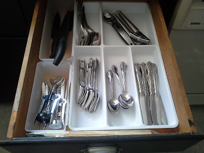 Organizing kitchen drawer