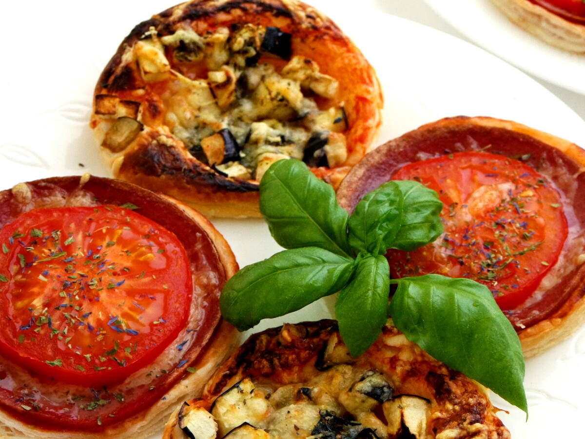 pamelopee: Rezept: Mini Blätterteig Pizza aus dem Steinofen