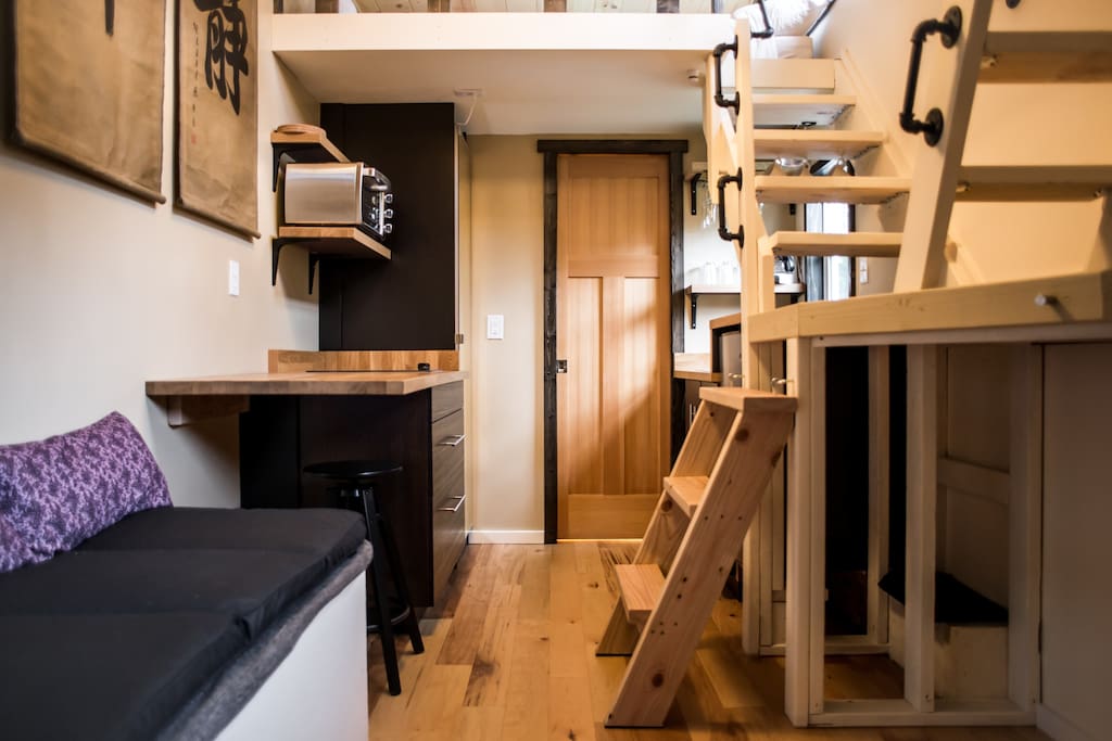 Beautiful Seattle Tiny House [ TINY HOUSE TOWN ]