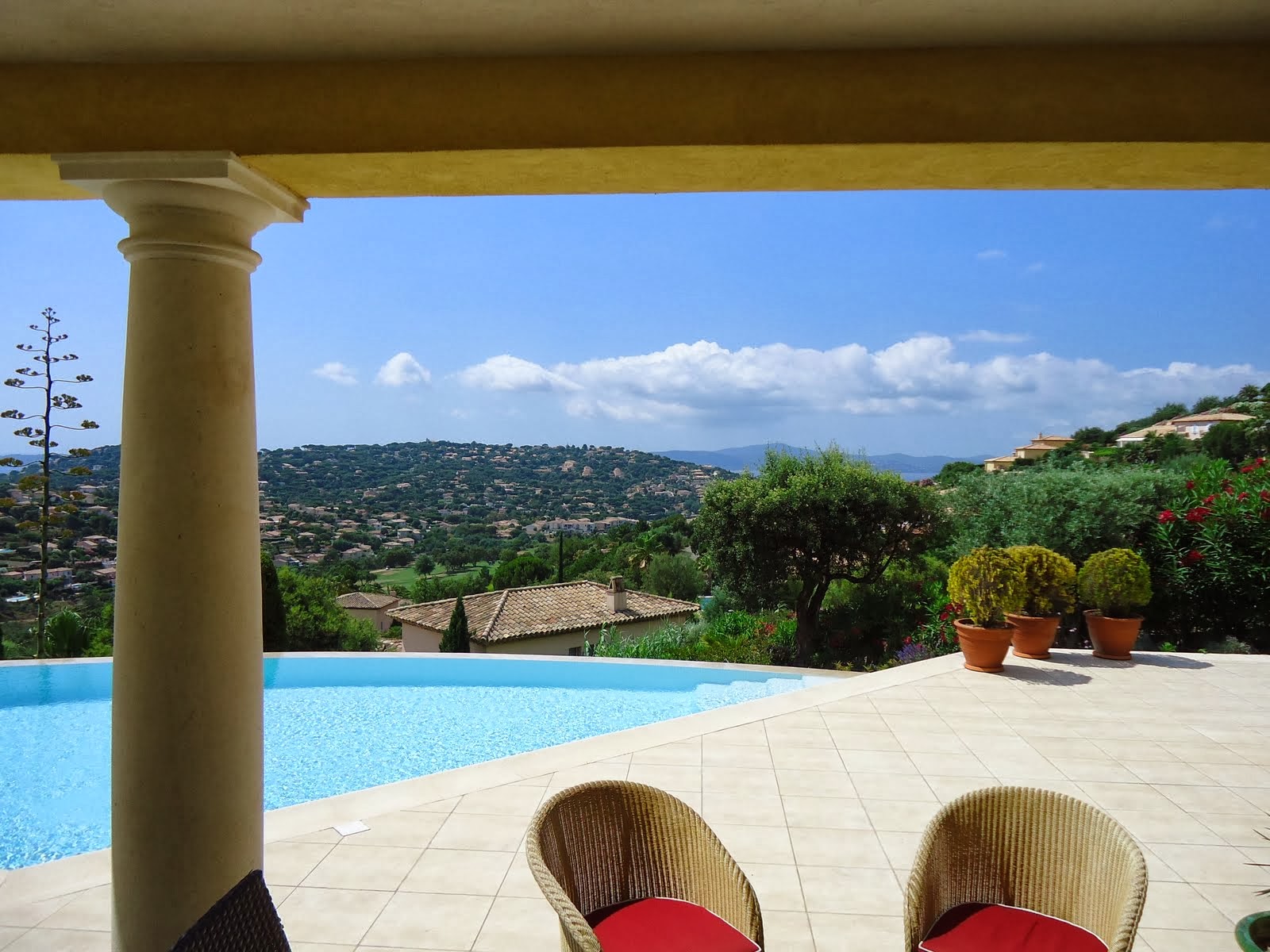 Rent a luxury Villa in Sainte Maxime with sea-views