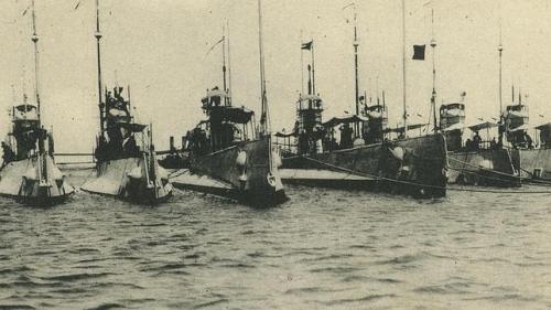 Flotillla de submarinos clase b. Fuente ABC.