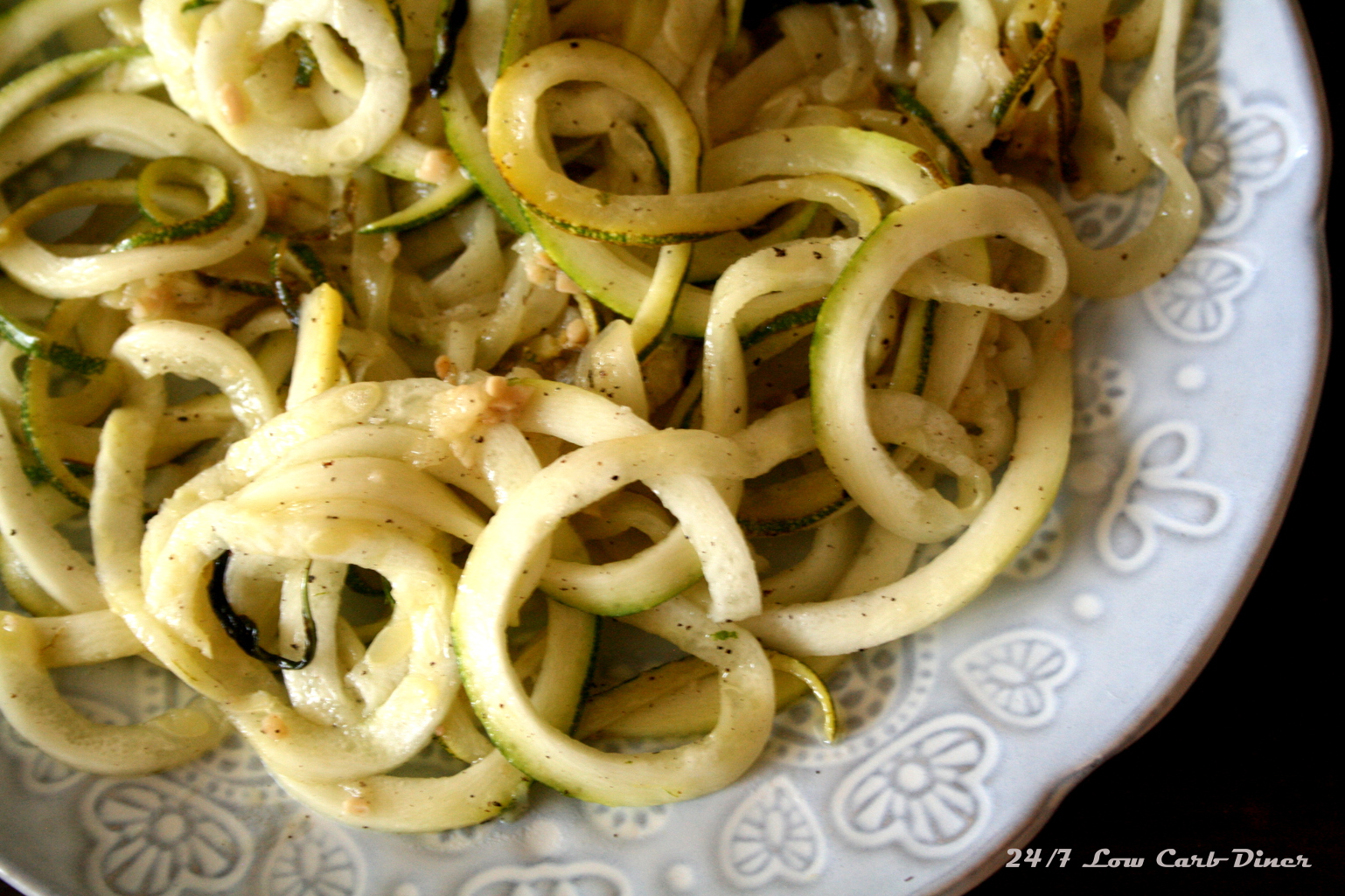 24/7 Low Carb Diner Lemon Garlic Zoodles