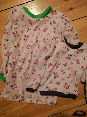 Runzelfuesschen Elternblog Leben mit Kindern Nachhaltigkeit Kleidung selbst naehen Runzelfuesschen Elternblog Leben mit Kindern Nachhaltigkeit Kleidung selbst naehen