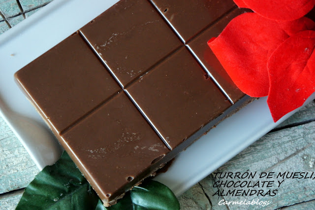 TURRÓN DE MUESLI, CHOCOLATE Y ALMENDRAS