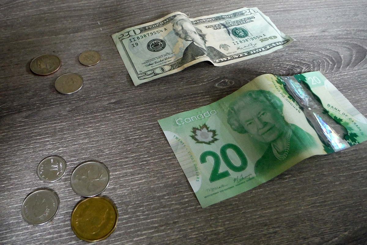 カナダ・ドルがますます下がる背景