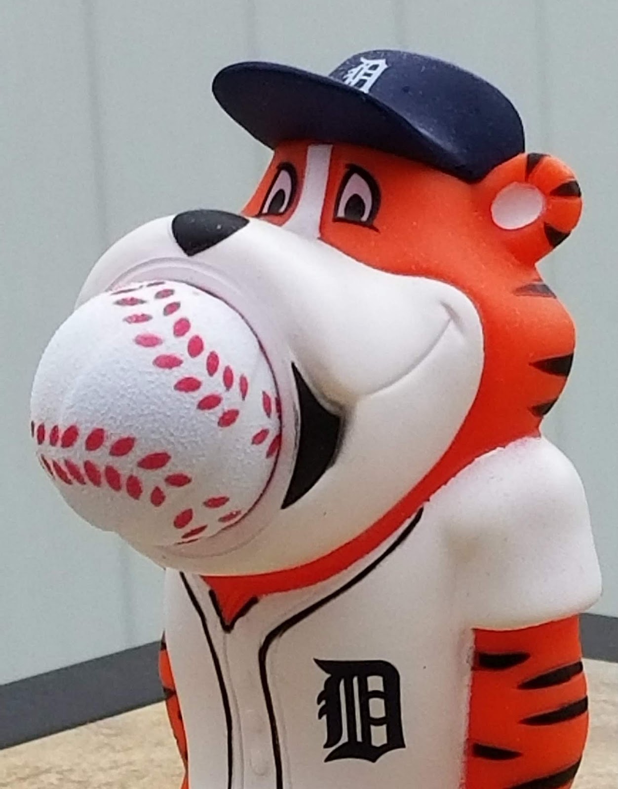 A GEEK DADDY MAJOR LEAGUE BASEBALL SQUEEZE POPPERS