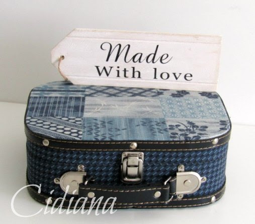 Cidiana: forrada tela.