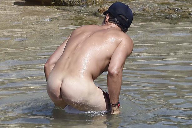 The Best Reactions To Orlando Bloom's Naked Paddleboarding Photos