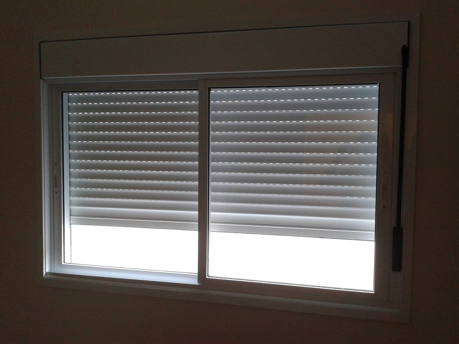 Persiana integrada ESQUADRIAS AJC