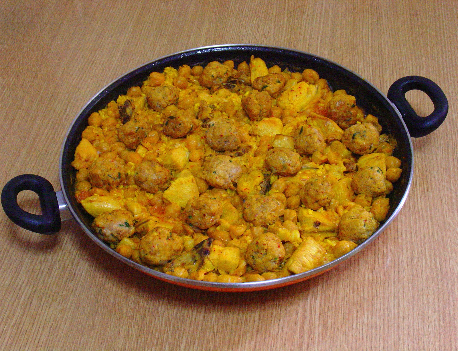 COCINA SANA MEDITERRANEA PAELLA DE GARBANZOS CON ALBONDIGUILLAS