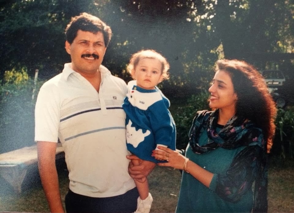 Bollywood Actress Parineeti Chopra Childhood Pic with her Parents Father Pawan Chopra & Mother Reena Malhotra Chopra | Bollywood Actress Parineeti Chopra Childhood Photos | Real-Life Photos