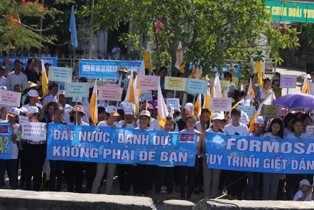 Image result for Giáo dân biểu tình phan đối Formosa