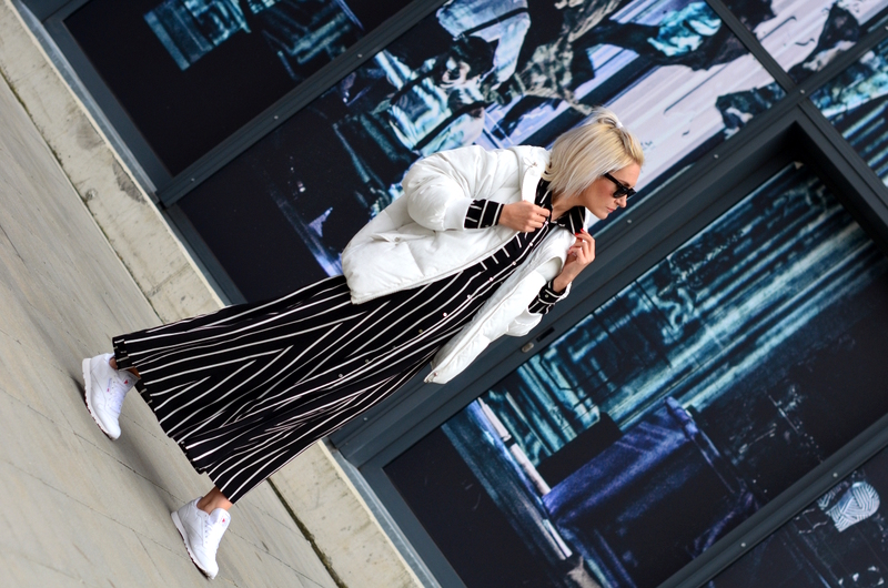 Biała puchówka i czarna sukienka - outfit black & white