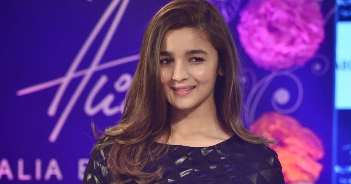 High Quality Bollywood Celebrity Pictures Alia Bhatt Showcasing Her