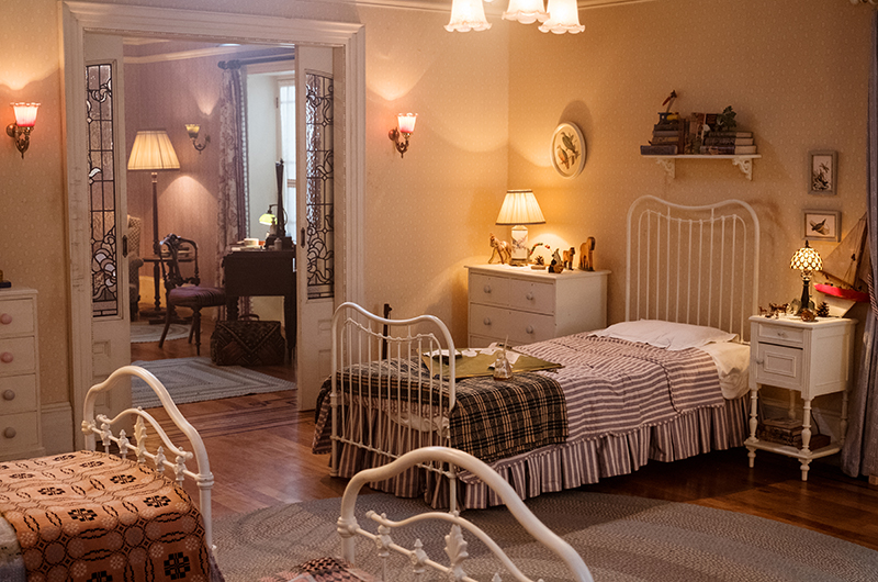 Иконы в интерьере квартиры. Иконы в детской комнате. Православный уголок в доме. Афон келья нила мироточивого. Православные иконы в детской комнате.