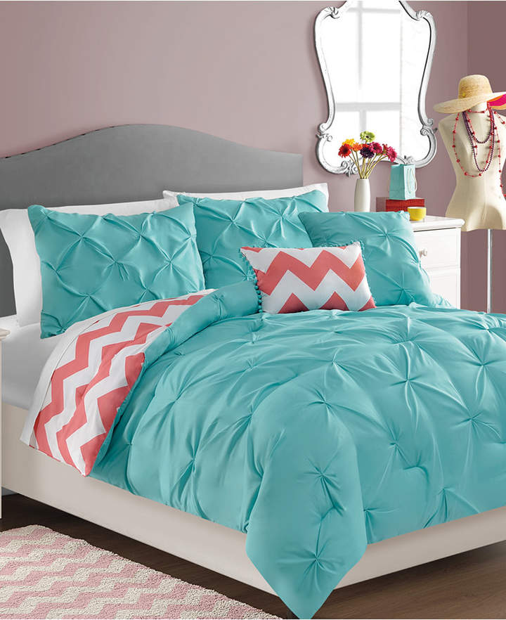 New Bedroom Shop Victoria Classics Closeout! Sophia Reversible 5Piece