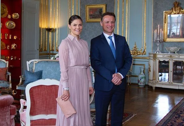 Crown Princess Victoria wore a pleated silk dress from Ralph Lauren, which she had worn before. Croatian Parliament Speaker, Gordan Jandrokovic