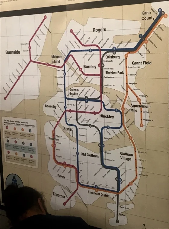 Las líneas del metro de Gotham, plagadas de guiños y homenajes