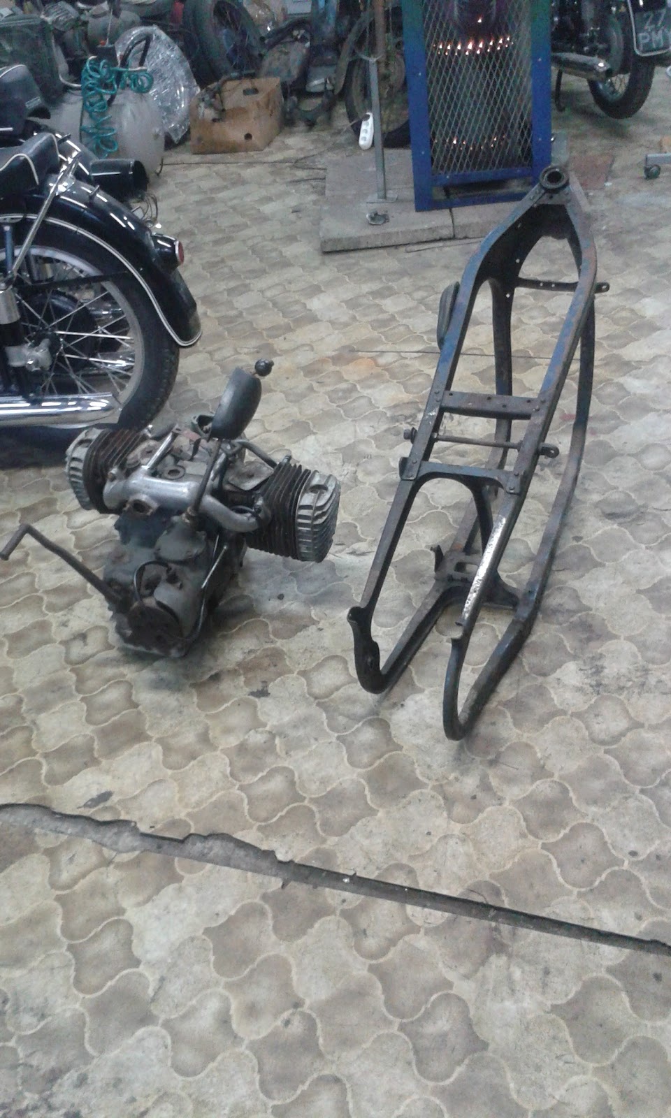 MOTORS-CREATOR - Renowacja Motocykli - Konrad Bagnowski: BMW R12 ...