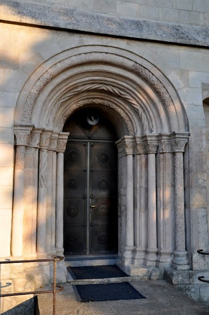 Romański kościół w Kościelcu Proszowickim - portal