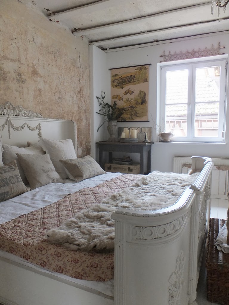 princessgreeneye: Das Schlafzimmer im trüben Licht................