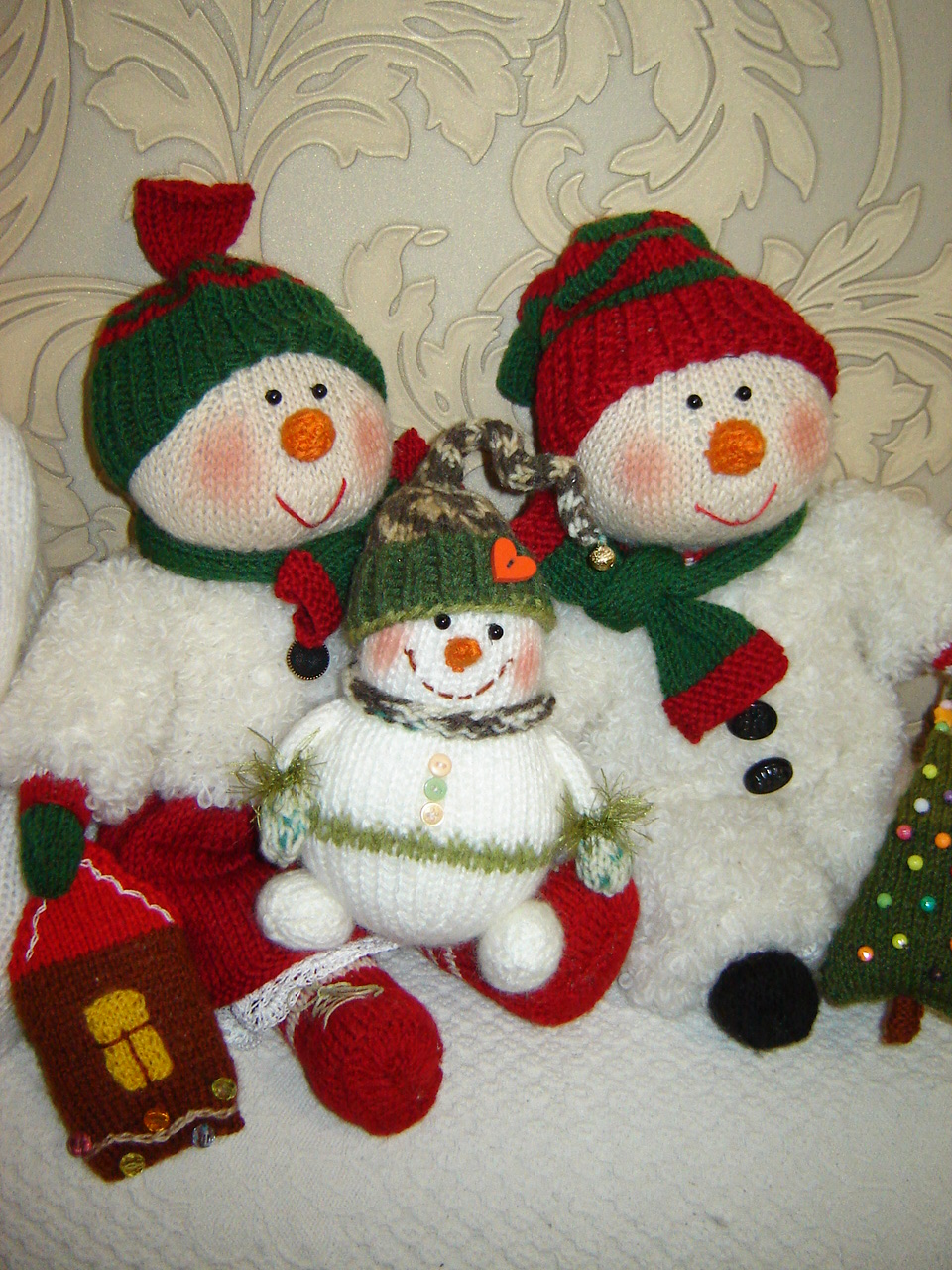 снеговик из ткани своими руками. семья снеговиков своими руками. семья снеговиков своими руками. снеговик своими руками на новый год. снеговик из фетра.