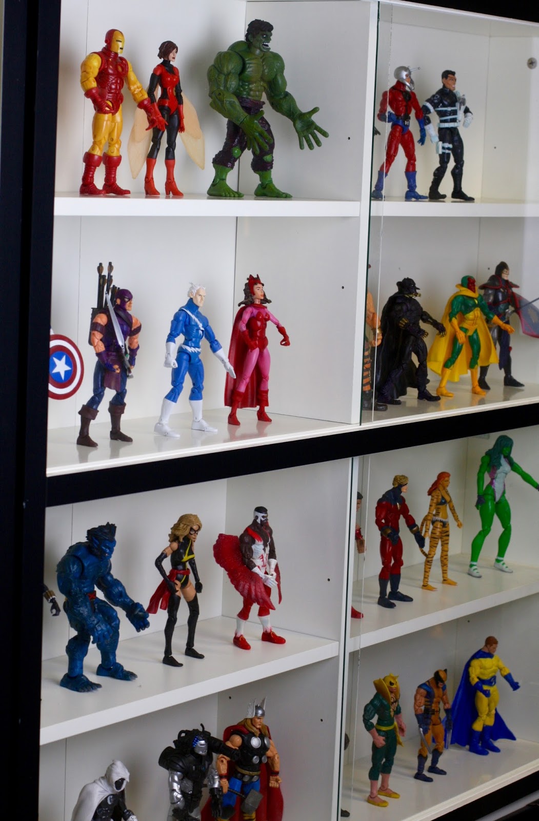 GEEK DIY BAM! SLIDING GLASS DOOR ACTION FIGURE DISPLAY CASE DIY