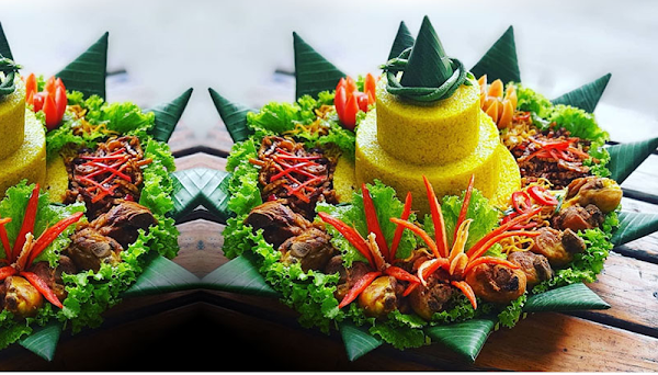 Daftar Harga Nasi Tumpeng dari Dewi's Wedding & Catering Services.