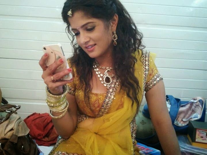 Srabanti Chatterjee New Hot Pictures ~ Software and Media