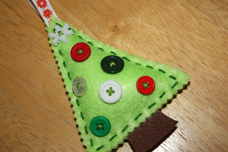 Living the Super Life: Felt & Button Ornament Tutorial & FB Giveaway