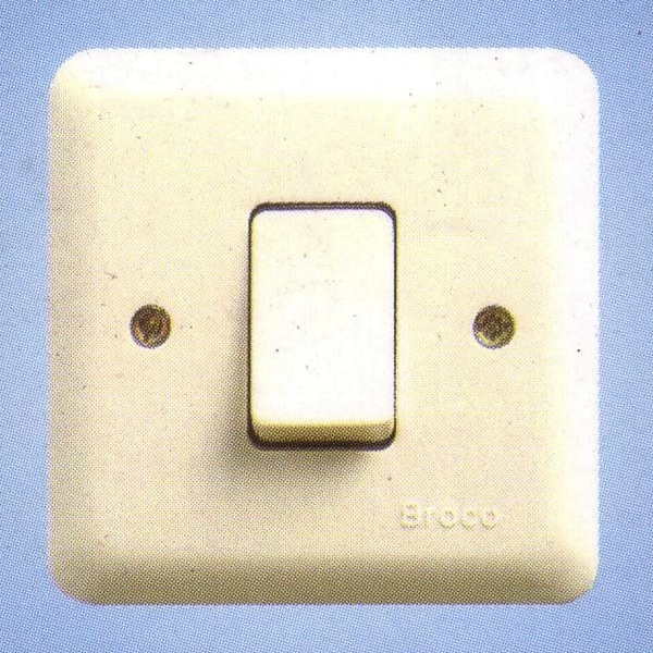 Berbagi Ilmu Listrik : Pengertian Saklar dan Cara Kerjanya