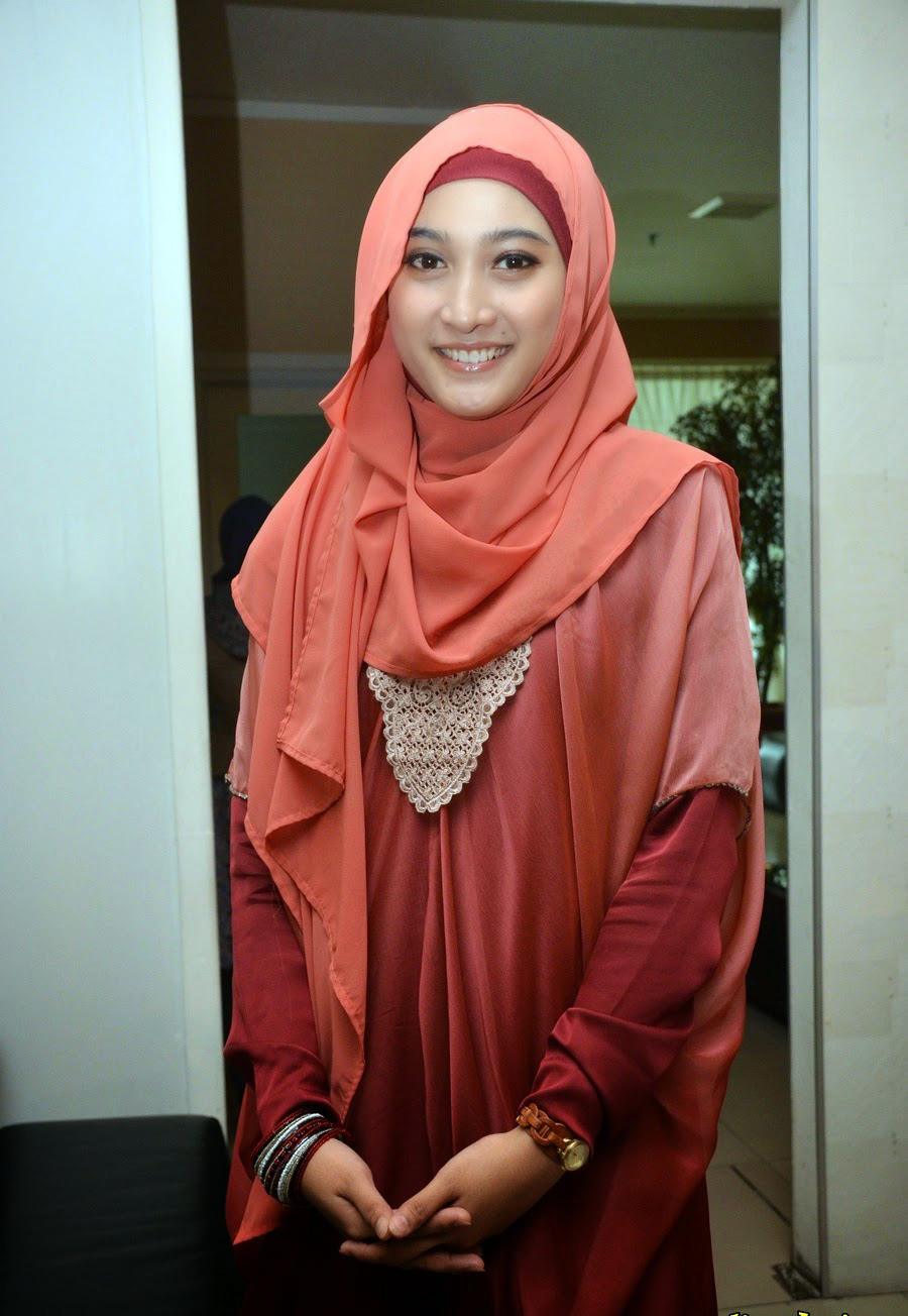  Foto Jilbab Cantik Pakaian Muslimah Model Pakai Jilbab 