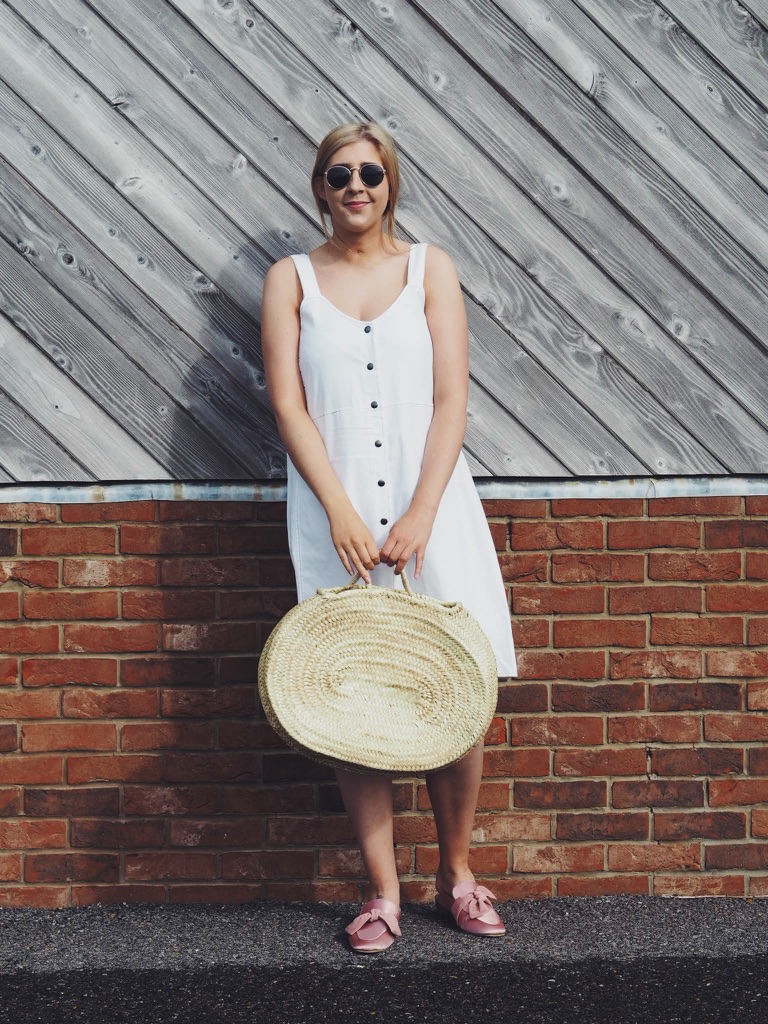 fbloggers, fashionbloggers, asseenonme, wiw, whatimwearing, lotd, lookoftheday, ootd, outfitoftheday, whitemididress, fashionbloggers, fashionblogger, primarkraybansunglasses, buttonthroughdress, slingbackshoes, strawbag