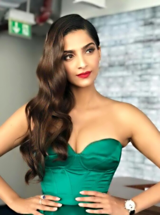 Sonam Kapoor Looks Hot Sexy In Green Dress Sonam Kapoor Hot Cleavage Show Cinehub