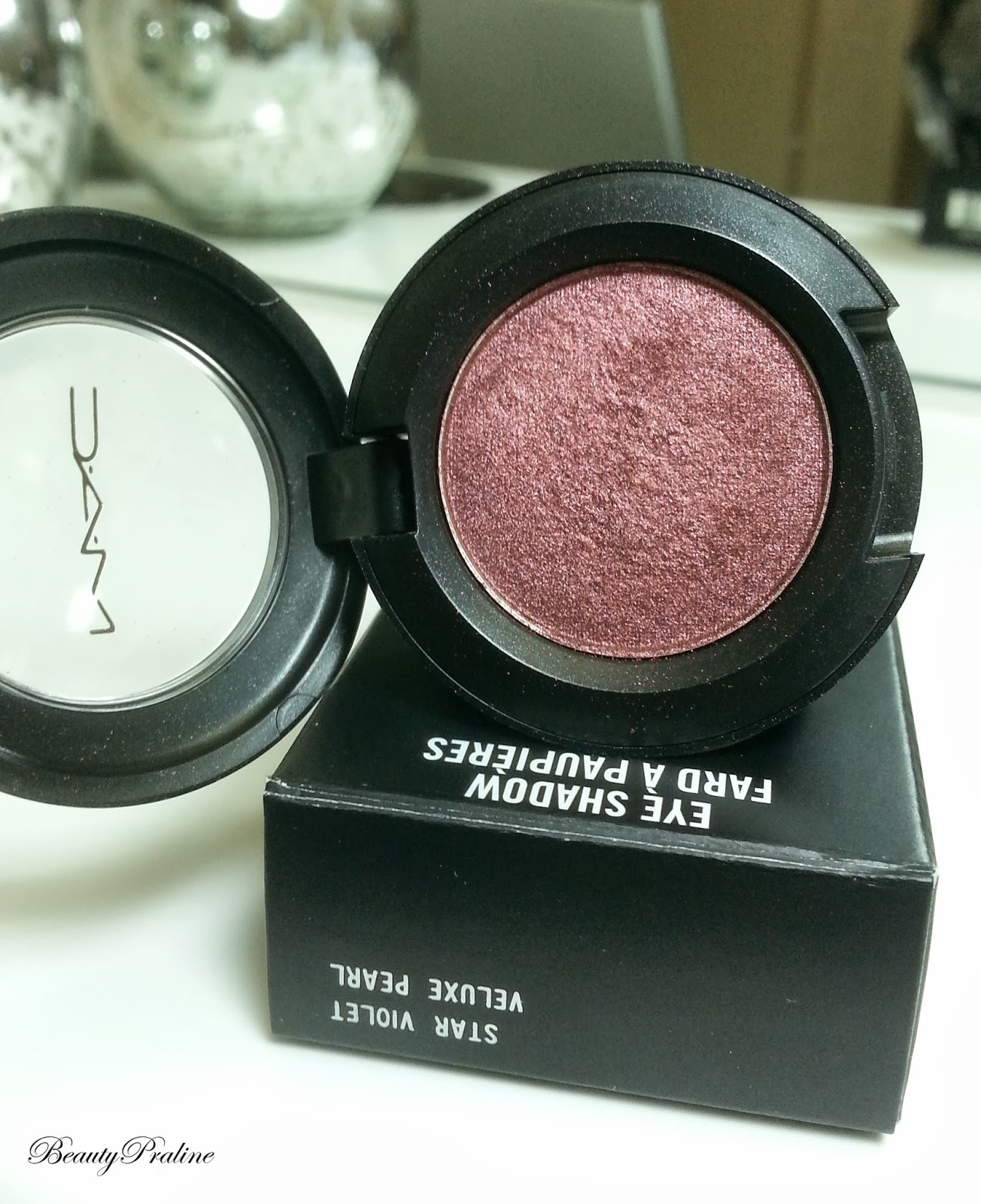 BeautyPraline* MAC Eyeshadow // YOGURT , STAR VIOLET