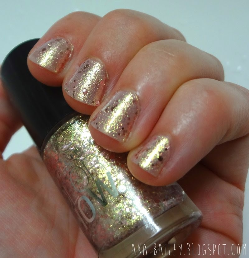 Glittery nail polish, Gilded Rose from Maybelline