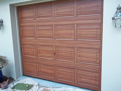 paint a garage door to look like wood