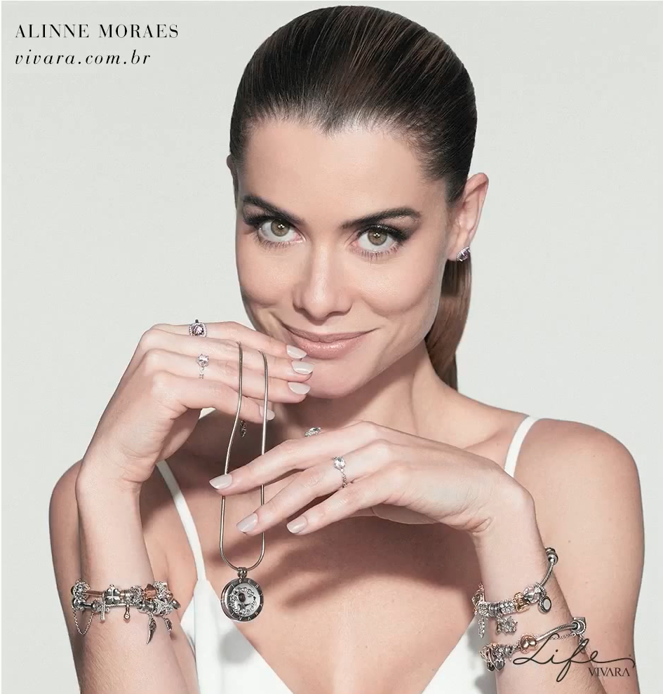 Alinne Moraes estrela a nova campanha da Vivara.